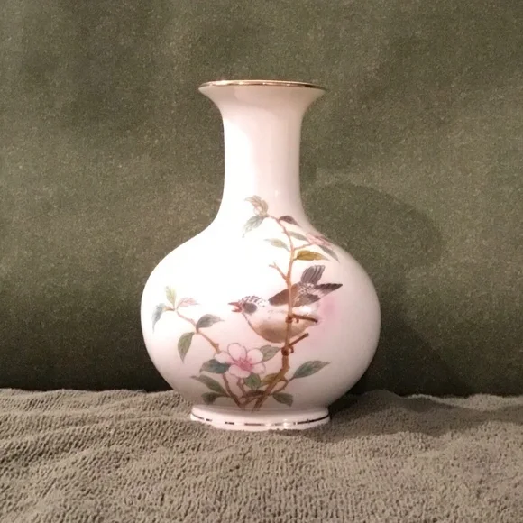 Japanese Yamaji 6" Porcelain Vase Wren In Cherry Blossoms - Picture 1 of 7